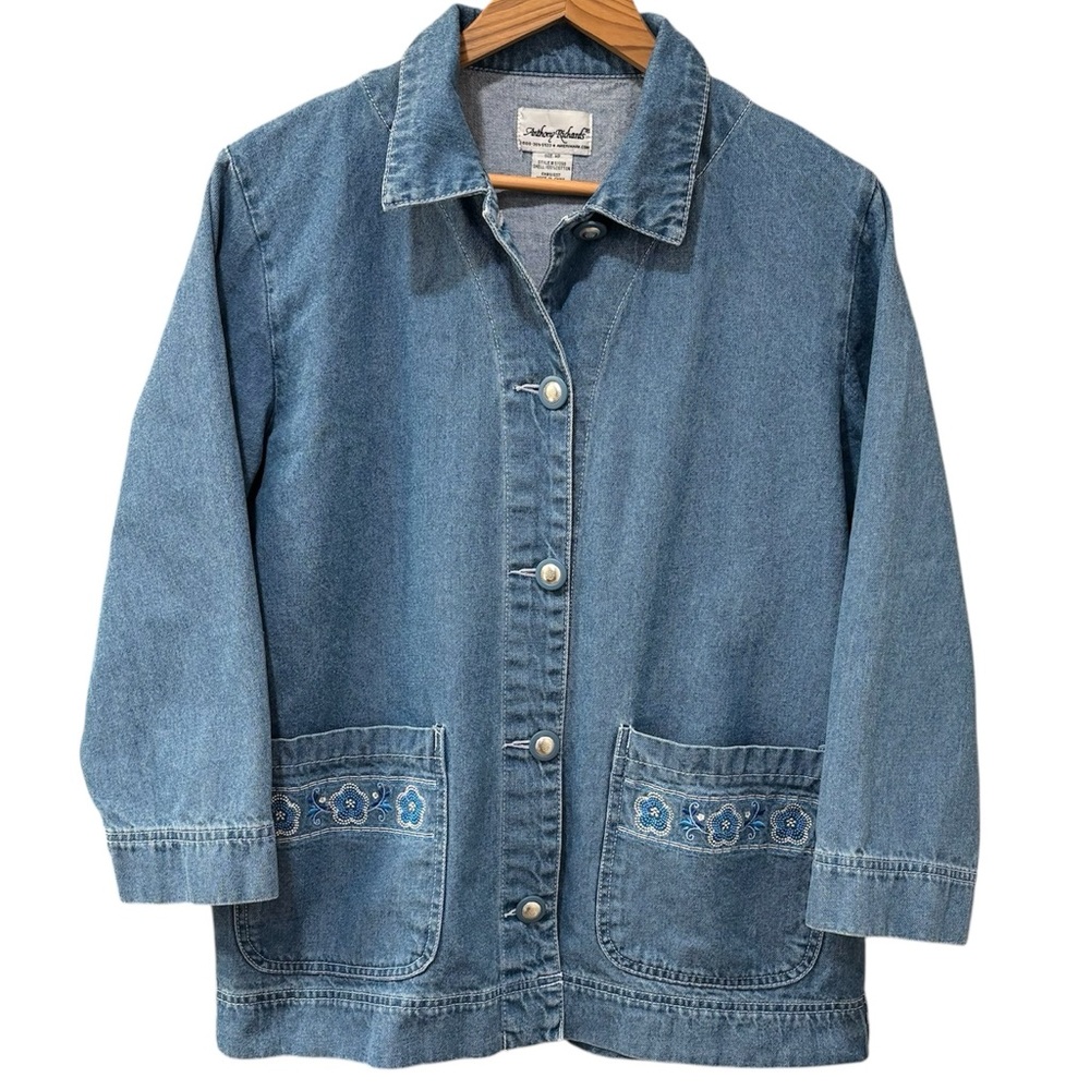 Vintage-Inspired Denim Jacket with Embroidered Pockets - Blue